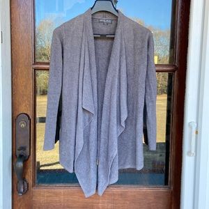 Barefoot Dreams bamboo chic lite‎ island wrap, gray. Size S/M